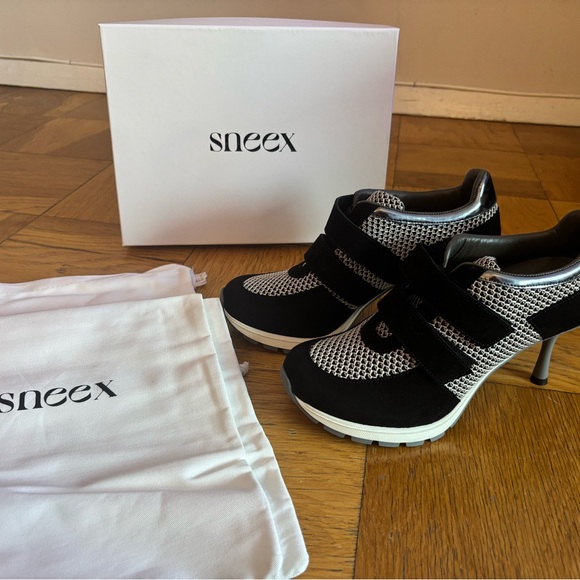 sneex Shoes - Sneex Black and off-White metallic pewter Women's Heels